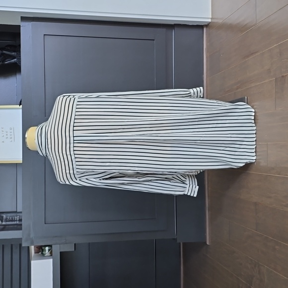 Express Long Button Up - Picture 5 of 7